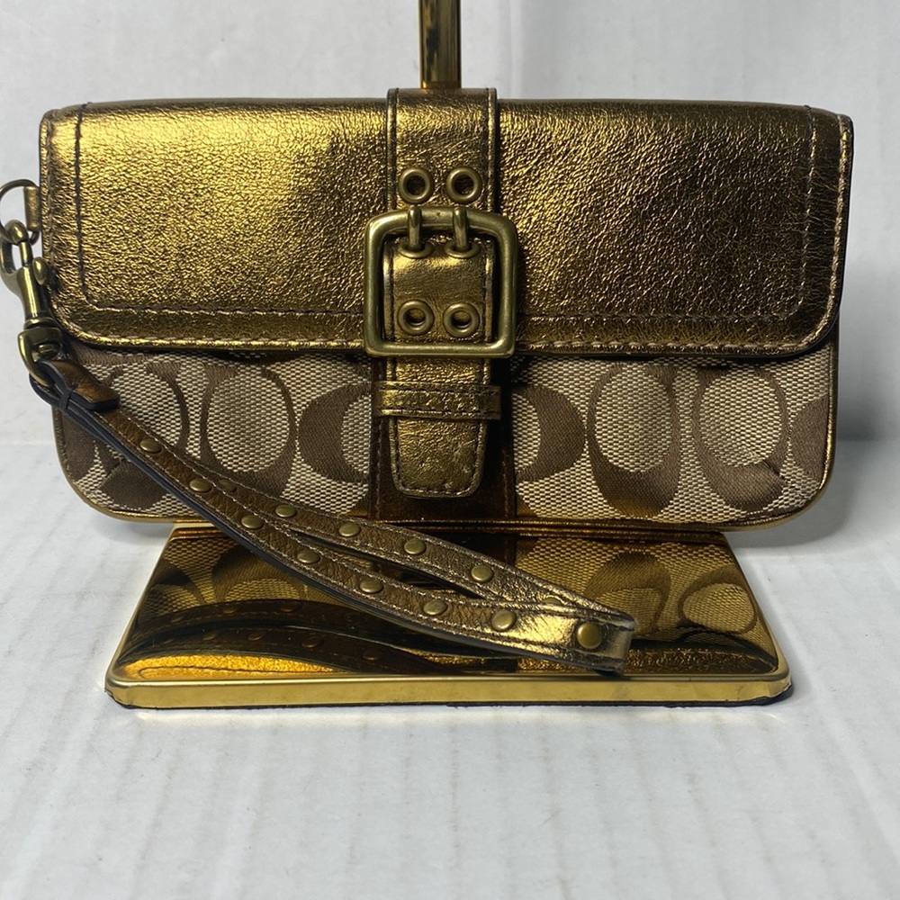COACH | Signature Wristlet